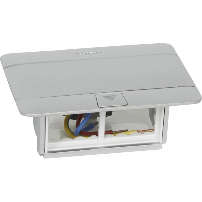 Выдвижной розеточный блок LEGRAND неукомплектованный IP 40 4 модуля алюминий 054011